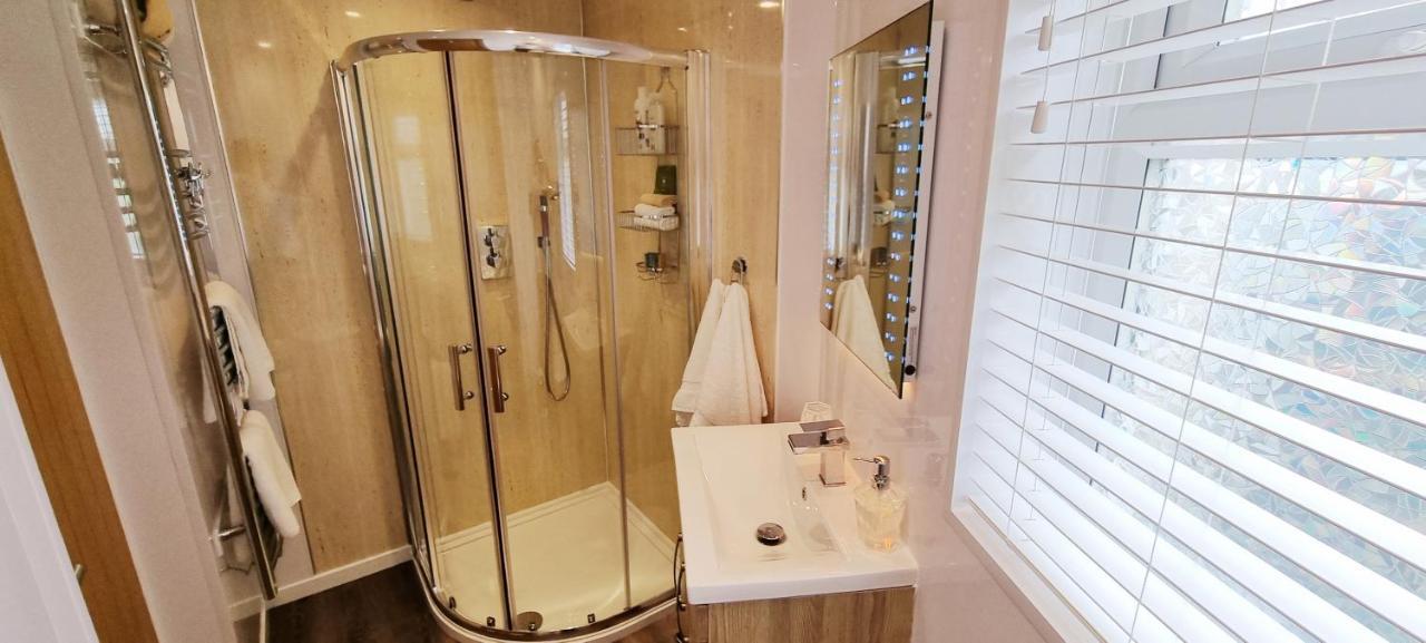 Вілла Marthys House With Hot Tub Лоо Екстер'єр фото