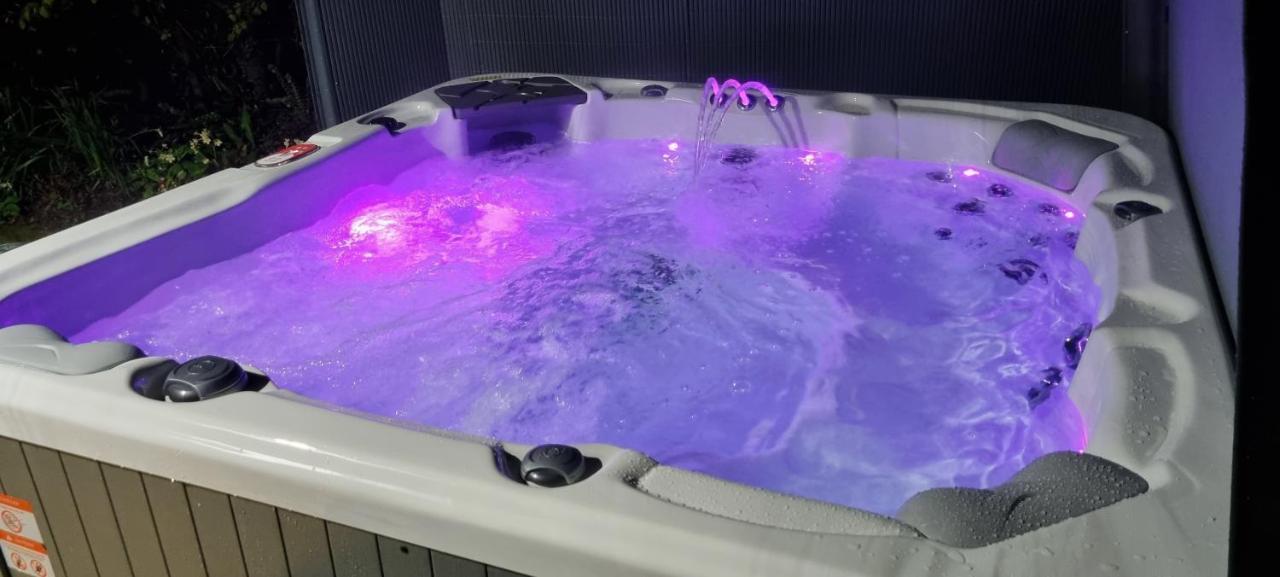 Вілла Marthys House With Hot Tub Лоо Екстер'єр фото