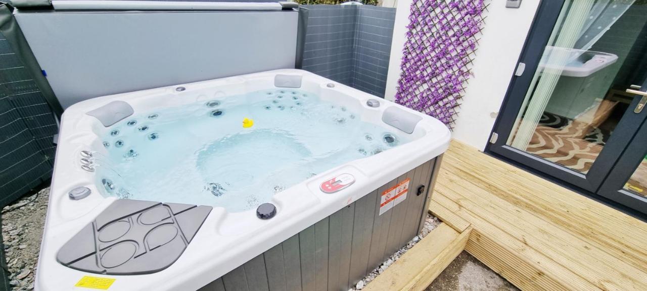 Вілла Marthys House With Hot Tub Лоо Екстер'єр фото