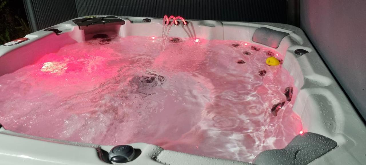 Вілла Marthys House With Hot Tub Лоо Екстер'єр фото